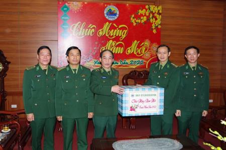 Trung tướng Đỗ Danh Vượng thăm, chúc Tết Bộ Chỉ huy BĐBP Thanh Hóa