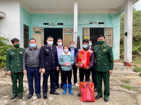 Các đơn vị BĐBP tiếp tục tổ chức nhiều hoạt động thiết thực chăm lo Tết cho nhân dân khu vực biên giới