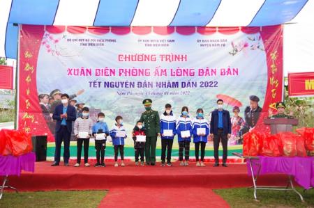 Gắn kết tình quân dân nơi biên giới Nà Hỳ
