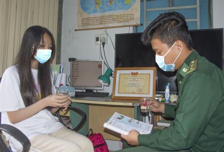 Con nuôi Biên phòng ở phố biển