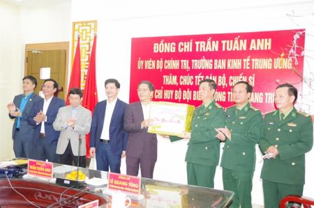 Trưởng Ban Kinh tế Trung ương Trần Tuấn Anh chúc Tết cán bộ, chiến sĩ BĐBP Quảng Trị