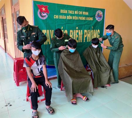 “Tay kéo Biên phòng” trên biên giới Việt - Lào