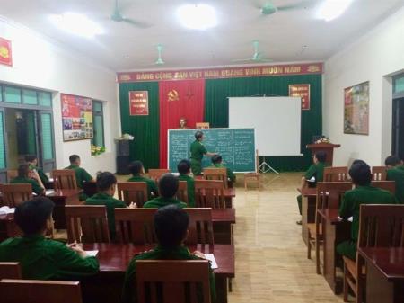 Học ngoại ngữ và tiếng dân tộc để bảo vệ vững chắc biên cương