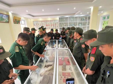 Lớp tập huấn thắm đượm nghĩa tình đoàn kết Việt Nam - Lào