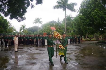 Đoàn học viên E1171 thăm lại trường xưa