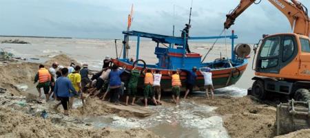 Xung kích giúp nhân dân khắc phục thiệt hại do mưa bão