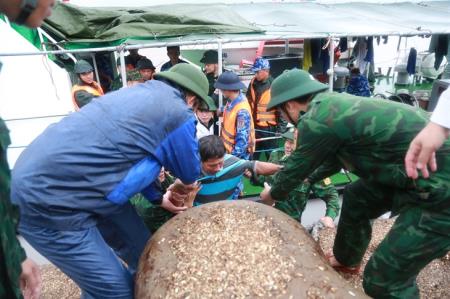 Khẩn trương tìm kiếm 3 ngư dân mất tích trên vùng biển Hà Tĩnh