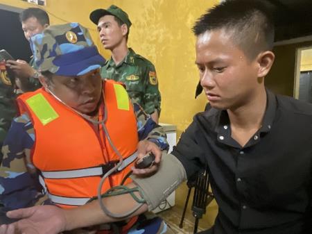 Cứu 9 ngư dân bị nạn trên vùng biển Thừa Thiên Huế