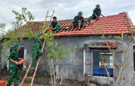 Nghĩa tình quân dân sâu đậm trên vùng biển Vinh Xuân