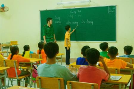 Lớp học “đặc biệt” trên biên giới Long An