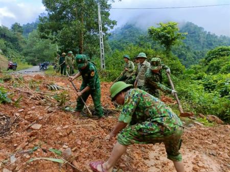 BĐBP Nghệ An tích cực khắc phục các điểm sạt lở, thông tuyến giao thông trên khu vực biên giới