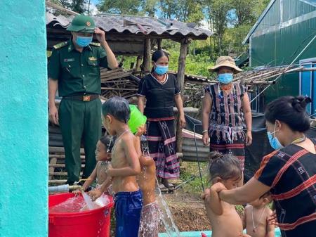 Dòng nước sạch Biên phòng - vui lòng dân bản