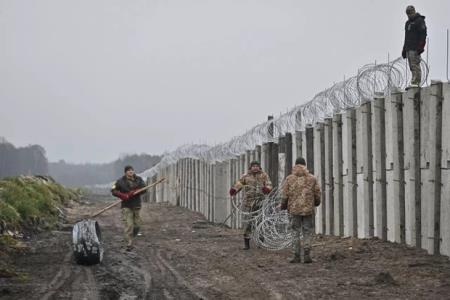 Ukraine bắt đầu xây dựng bức tường dọc biên giới với Belarus