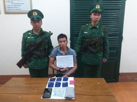 Bắt đối tượng vận chuyển hơn 1.200 viên ma túy tổng hợp