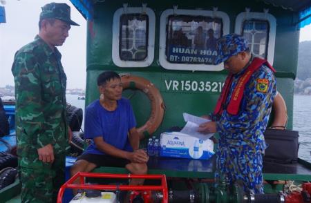 Liên tiếp phát hiện, tạm giữ phương tiện vi phạm trong lĩnh vực kinh doanh xăng dầu