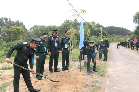 Không ngừng vun đắp mối quan hệ đoàn kết, hữu nghị giữa lực lượng bảo vệ biên giới hai nước Việt Nam - Lào