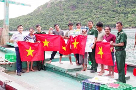 Tuyên truyền bảo vệ an ninh, an toàn đường ống dẫn khí và tuyên truyền pháp luật cho ngư dân huyện Côn Đảo