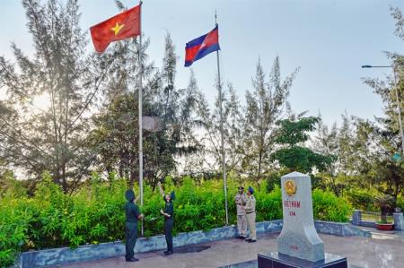 Chung sức xây dựng biên giới Việt Nam - Campuchia hòa bình, hữu nghị và phát triển