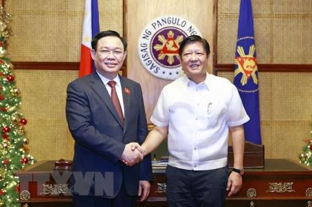 Chủ tịch Quốc hội Vương Đình Huệ hội kiến với Tổng thống Philippines