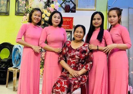 “Người mẹ thứ 2” của sinh viên Lào trên đất Việt