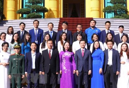 Phó Chủ tịch nước gặp mặt các tài năng trẻ khoa học công nghệ năm 2022