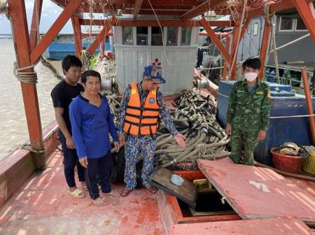 Bắt giữ tàu cá chở 19.000 lít dầu DO không rõ nguồn gốc