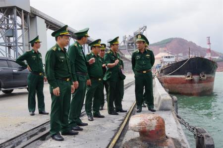 Trung tướng Lê Đức Thái thăm và làm việc tại BĐBP Nghệ An