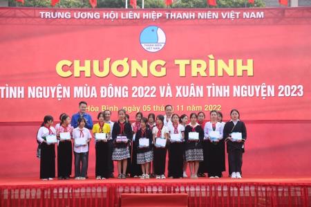 Nhiều món quà ý nghĩa trong Chương tình Tình nguyện mùa Đông 2022 và Xuân tình nguyện 2023