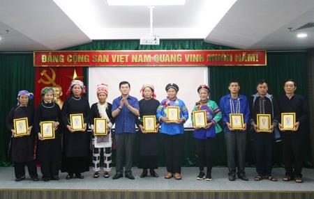 Gặp mặt Đoàn đại biểu người có uy tín tiêu biểu tỉnh Lào Cai