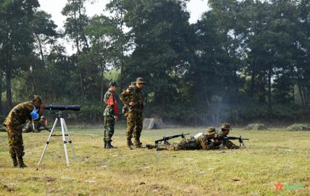 AARM-30: Các xạ thủ ASEAN thể hiện tinh thần đồng đội trên thao trường