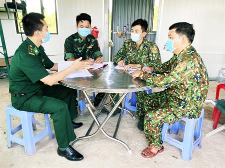 Tạo chuyển biến vững chắc về công tác giáo dục chính trị, quản lý tư tưởng, chấp hành kỷ luật trong BĐBP (bài 2)