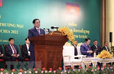Thủ tướng dự Diễn đàn xúc tiến đầu tư và thương mại Việt Nam-Campuchia