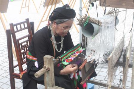 Những nghệ nhân gìn giữ tinh hoa thổ cẩm dân tộc