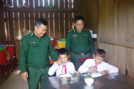 Con nuôi đồn Biên phòng ở tổ công tác địa bàn