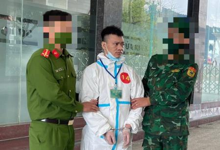 Tiếp nhận công dân, phát hiện hai đối tượng có lệnh truy nã