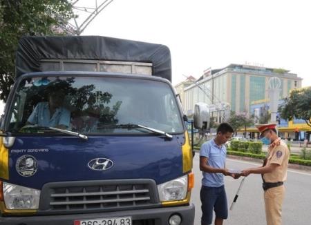 Tích cực tuyên truyền nâng cao nhận thức người dân về an toàn giao thông