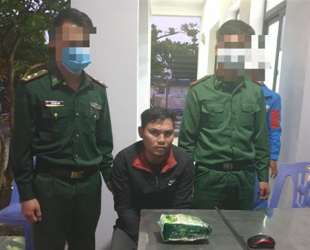 Đấu tranh thành công Chuyên án A2-1222, bắt 2 đối tượng vận chuyển 3kg ma túy tổng hợp