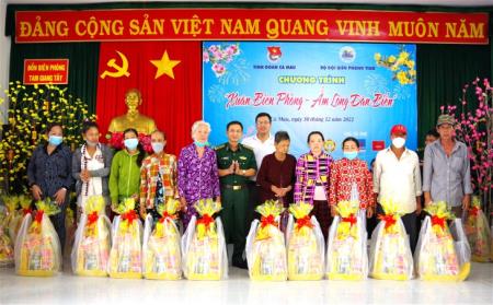 BĐBP Cà Mau: Tổ chức Chương trình "Xuân Biên phòng ấm lòng người dân biển"