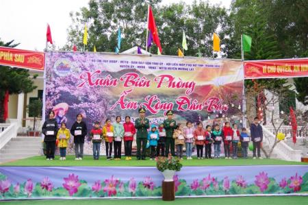 Ấm áp Chương trình "Xuân Biên phòng ấm lòng dân bản" tại Thanh Hóa
