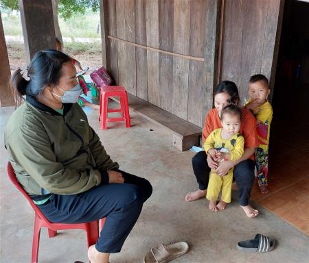 Áp lực trên đôi vai vợ chồng nhí