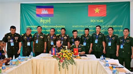Sơ kết công tác hợp tác bảo vệ an ninh biên giới giữa BĐBP Kiên Giang và Tiểu khu Quân sự tỉnh Kampot, Campuchia