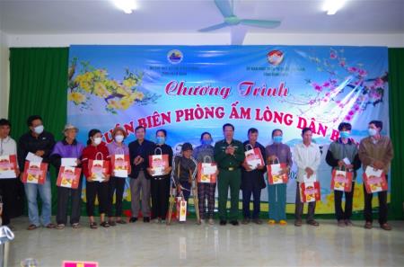 BĐBP Bình Định tổ chức Chương trình "Xuân Biên phòng ấm lòng dân bản"