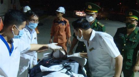 Đưa một thủy thủ tàu nước ngoài vào điều trị tại Nha Trang