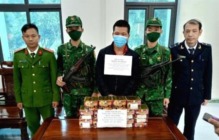 Bắt giữ đối tượng vận chuyển trái phép gần 20kg pháo hoa nổ từ Lào về Việt Nam