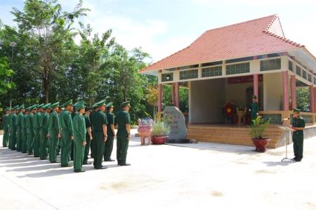 Quan tâm giáo dục truyền thống, lịch sử Đảng cho cán bộ, chiến sĩ