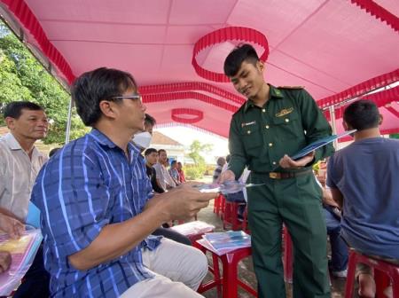 Quảng Ngãi: Phổ biển kiến thức pháp luật và an toàn hàng hải cho ngư dân