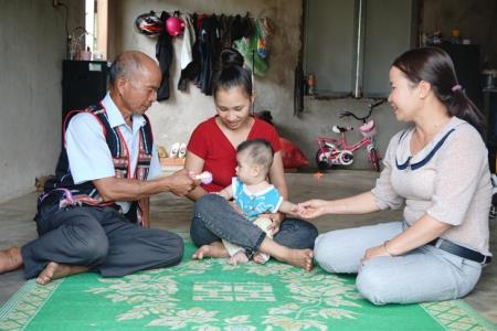 Chuyện người thầy xóa hủ tục “chôn con theo mẹ”