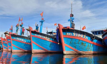Ba cha con cùng bám biển, vươn khơi trên ngư trường Hoàng Sa