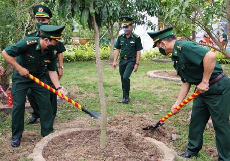 Để dải biên cương mãi xanh tươi trong mùa Xuân mới