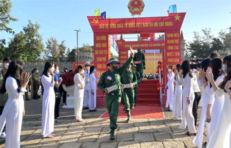 Sôi nổi ngày hội tòng quân